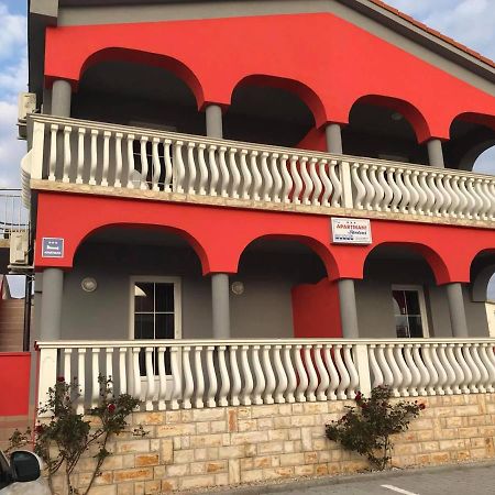 Santoni Apartment Vir Luaran gambar