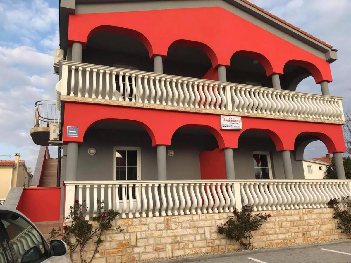 Santoni Apartment Vir Luaran gambar