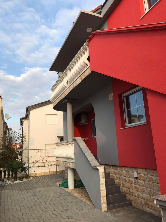 Santoni Apartment Vir Luaran gambar