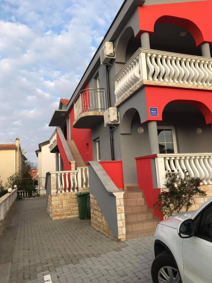 Santoni Apartment Vir Luaran gambar
