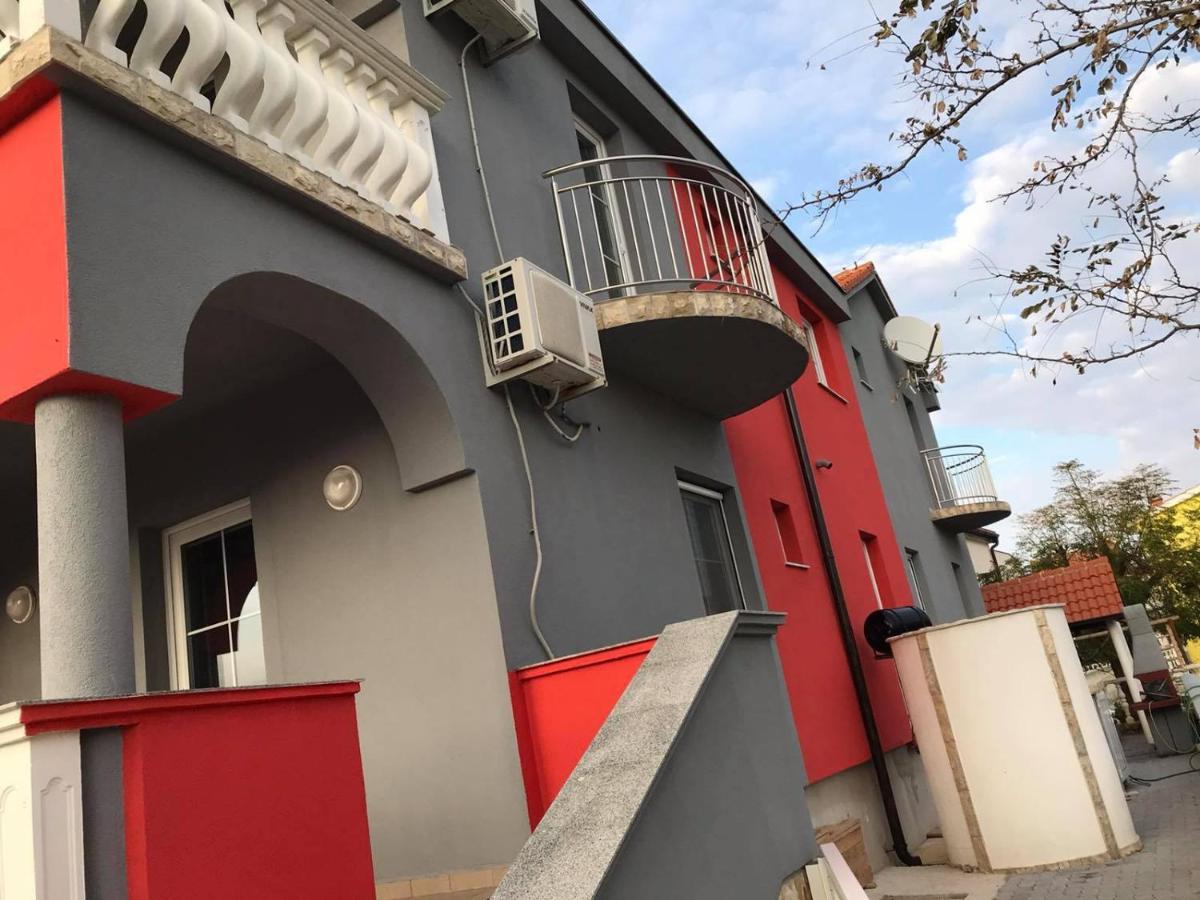 Santoni Apartment Vir Luaran gambar