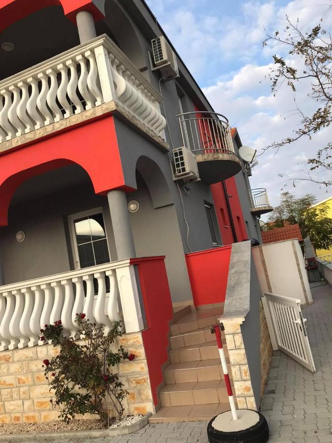 Santoni Apartment Vir Luaran gambar