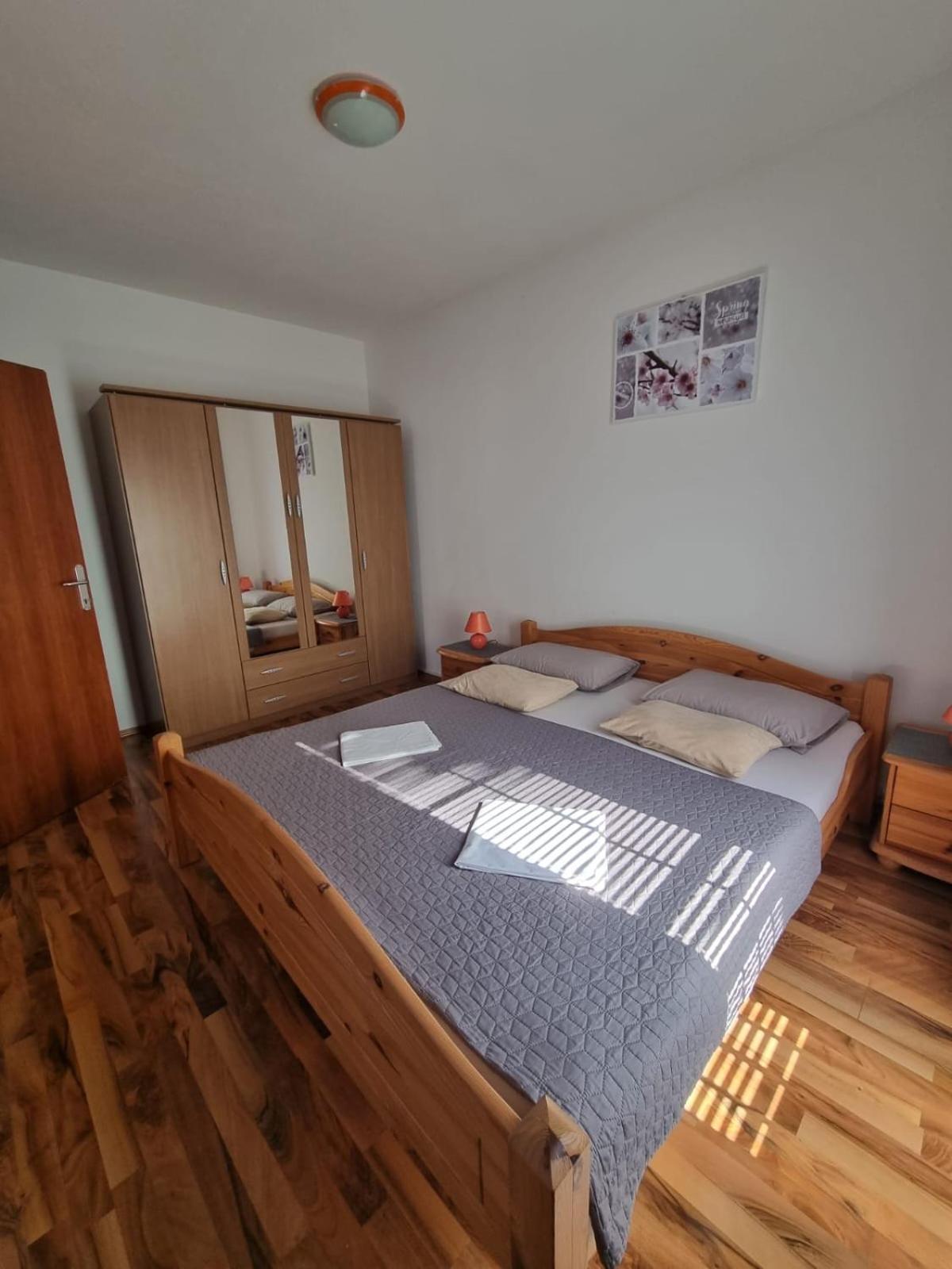 Santoni Apartment Vir Luaran gambar