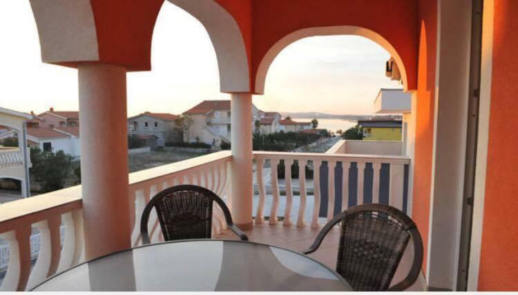 Santoni Apartment Vir Luaran gambar
