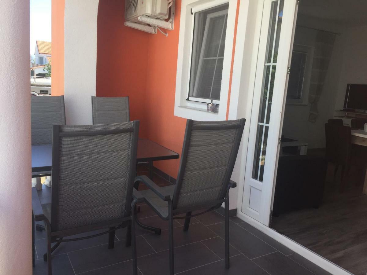 Santoni Apartment Vir Luaran gambar