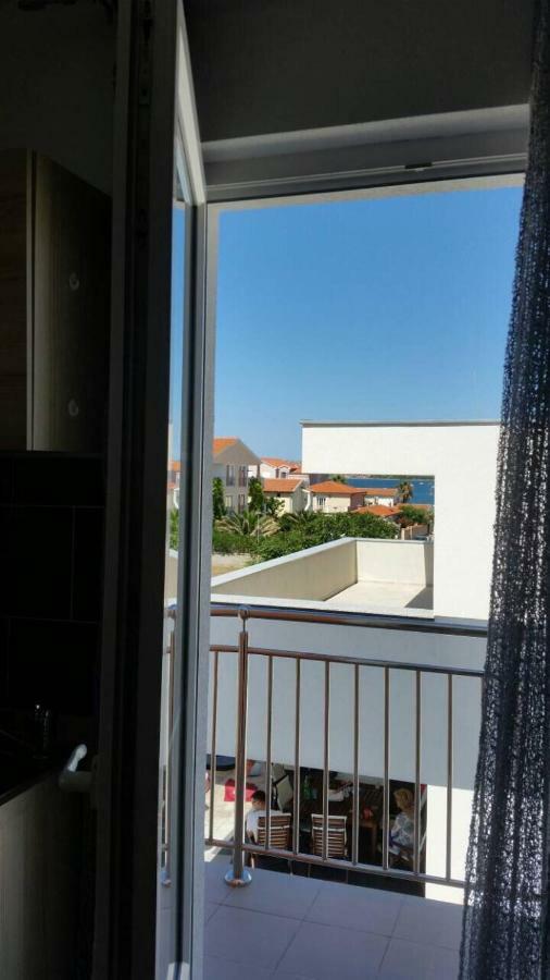 Santoni Apartment Vir Luaran gambar